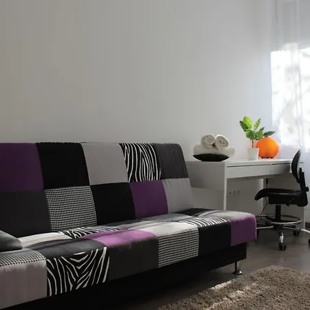 Apartment Wanderer 1 *