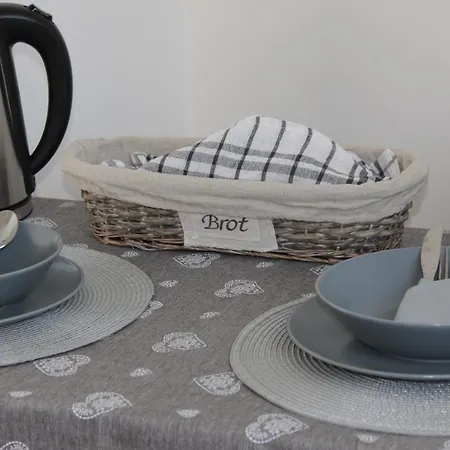 Apartment Wanderer 1 *